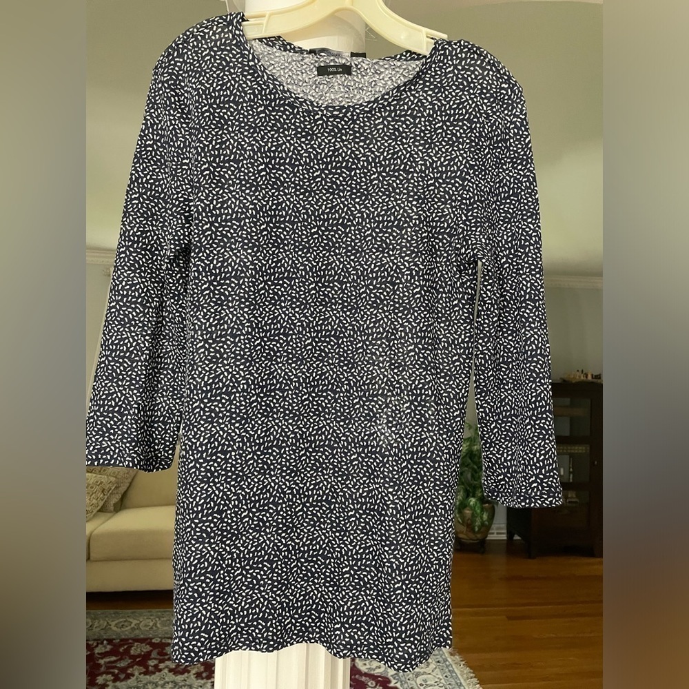 Monoprix femme women’s Nevy blue with white 100% linen long sleeve knit blouse.